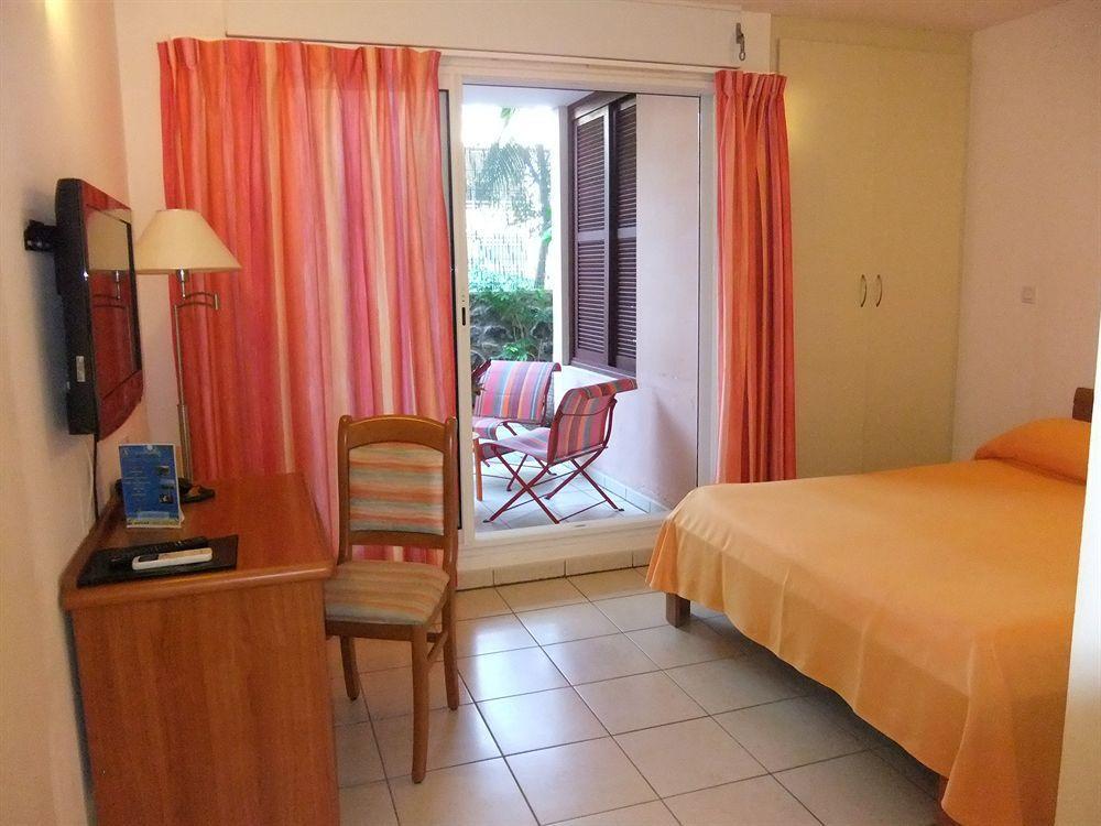 Le Kerveguen Hotel Saint-Gilles Les Bains Exterior photo