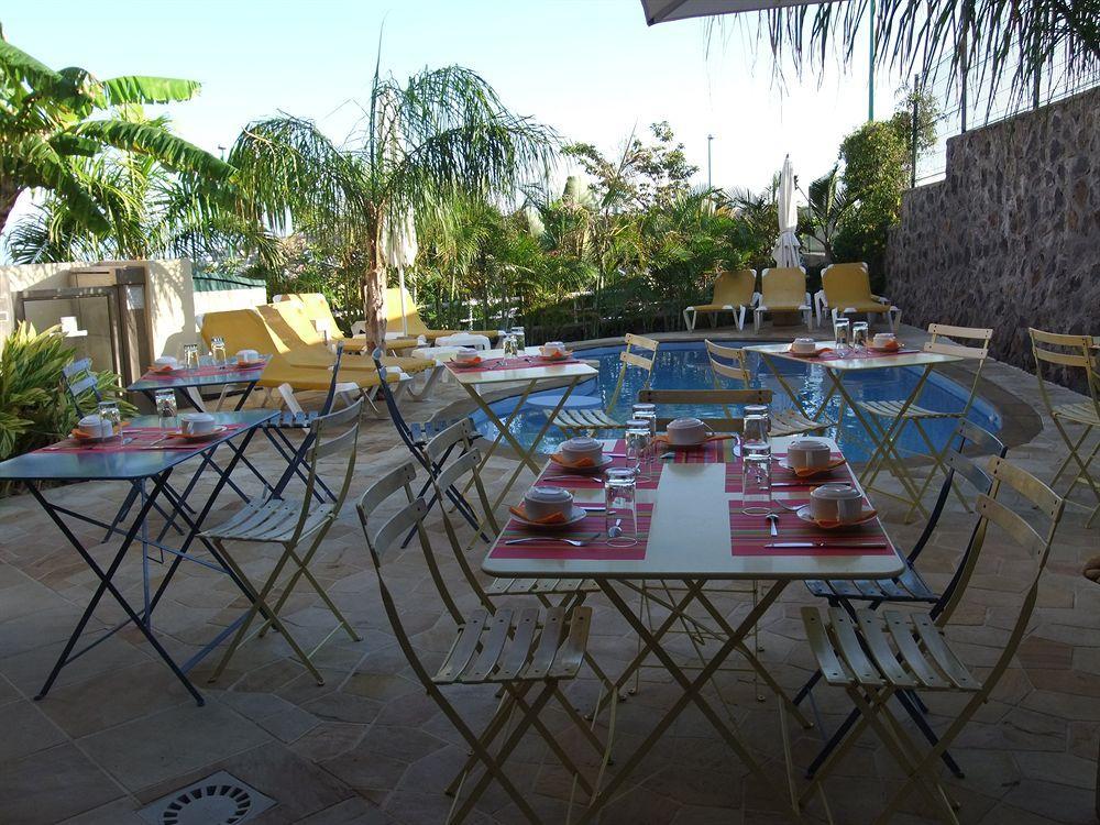 Le Kerveguen Hotel Saint-Gilles Les Bains Exterior photo