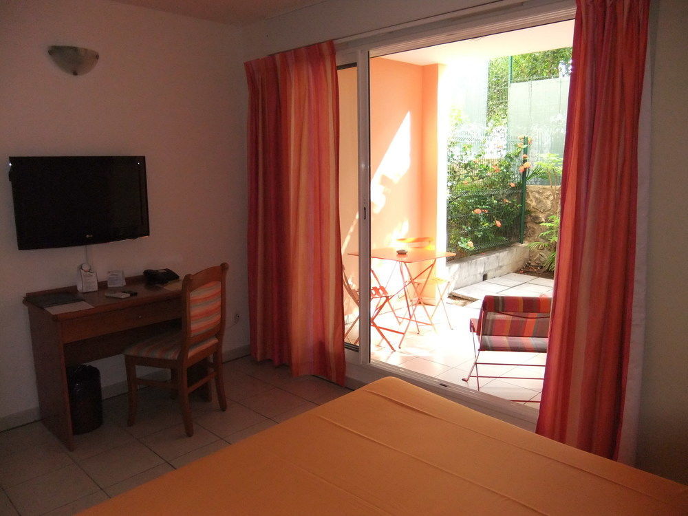Le Kerveguen Hotel Saint-Gilles Les Bains Exterior photo