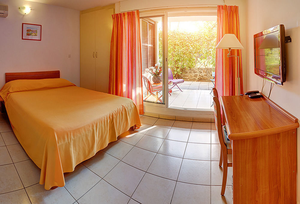 Le Kerveguen Hotel Saint-Gilles Les Bains Exterior photo