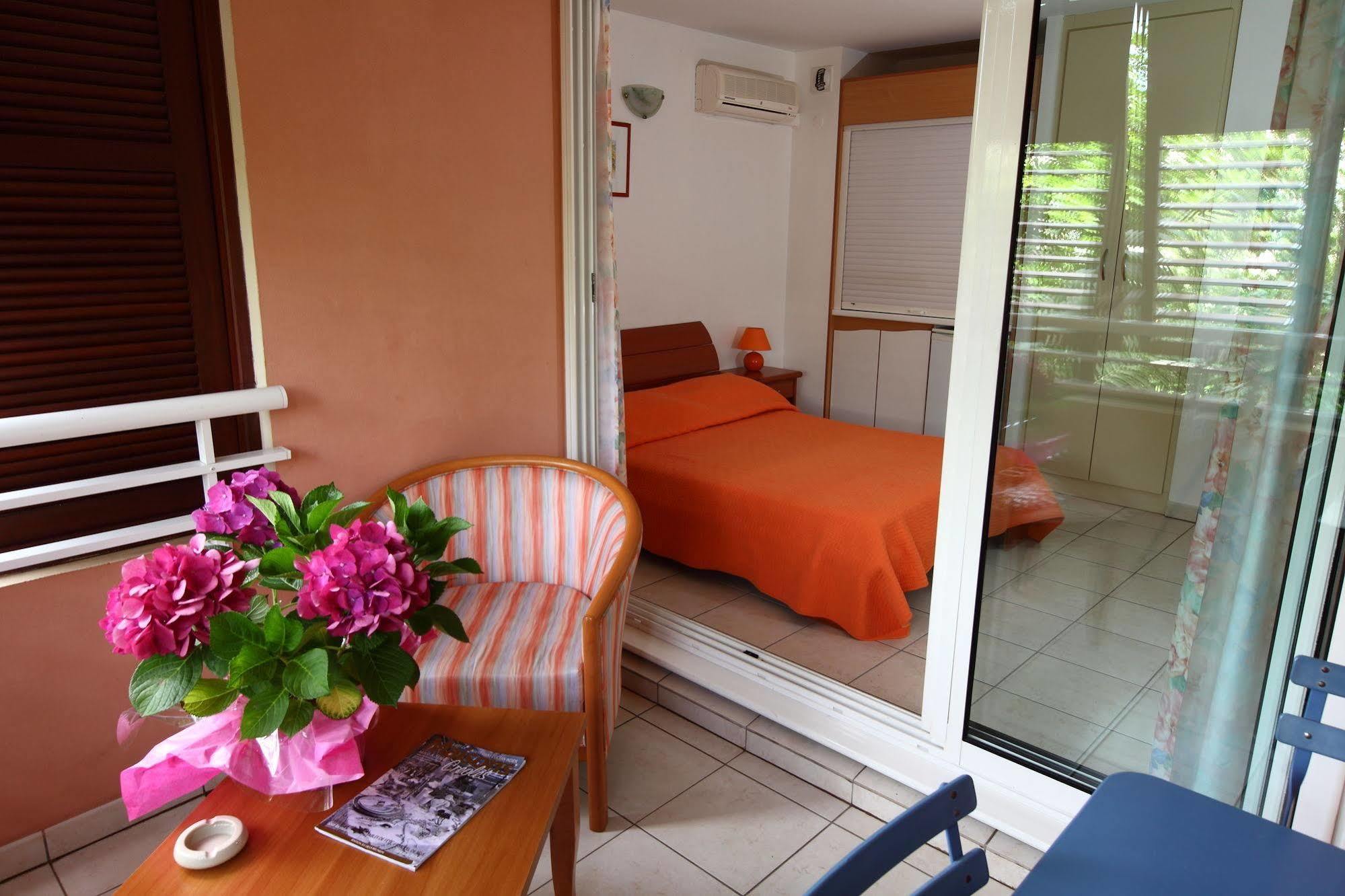 Le Kerveguen Hotel Saint-Gilles Les Bains Exterior photo